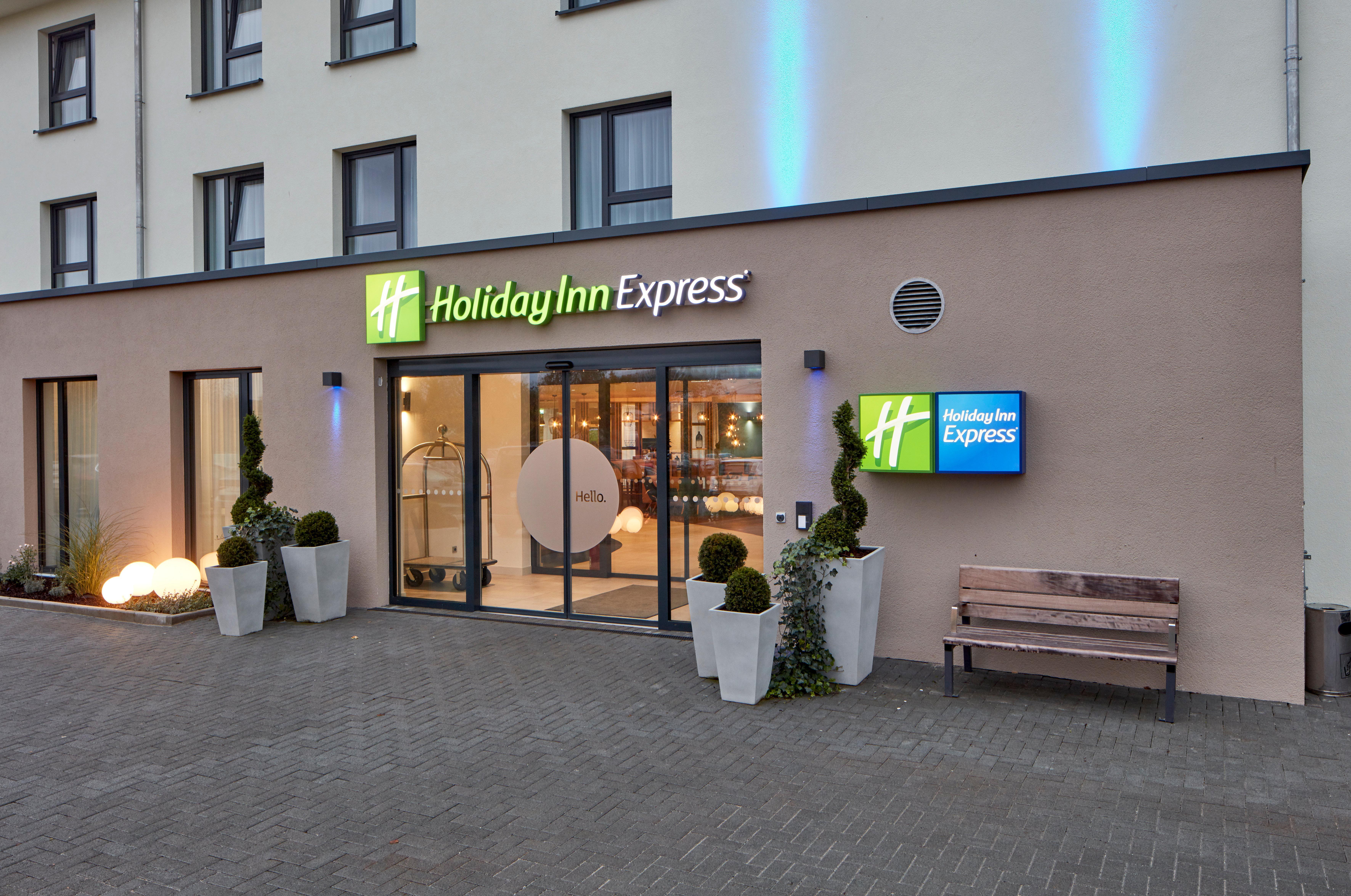 Holiday Inn Express - Merzig, An Ihg Hotel Ngoại thất bức ảnh